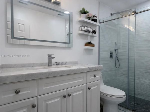 6012 NW 172nd Terr Cir, Hialeah, FL 33015