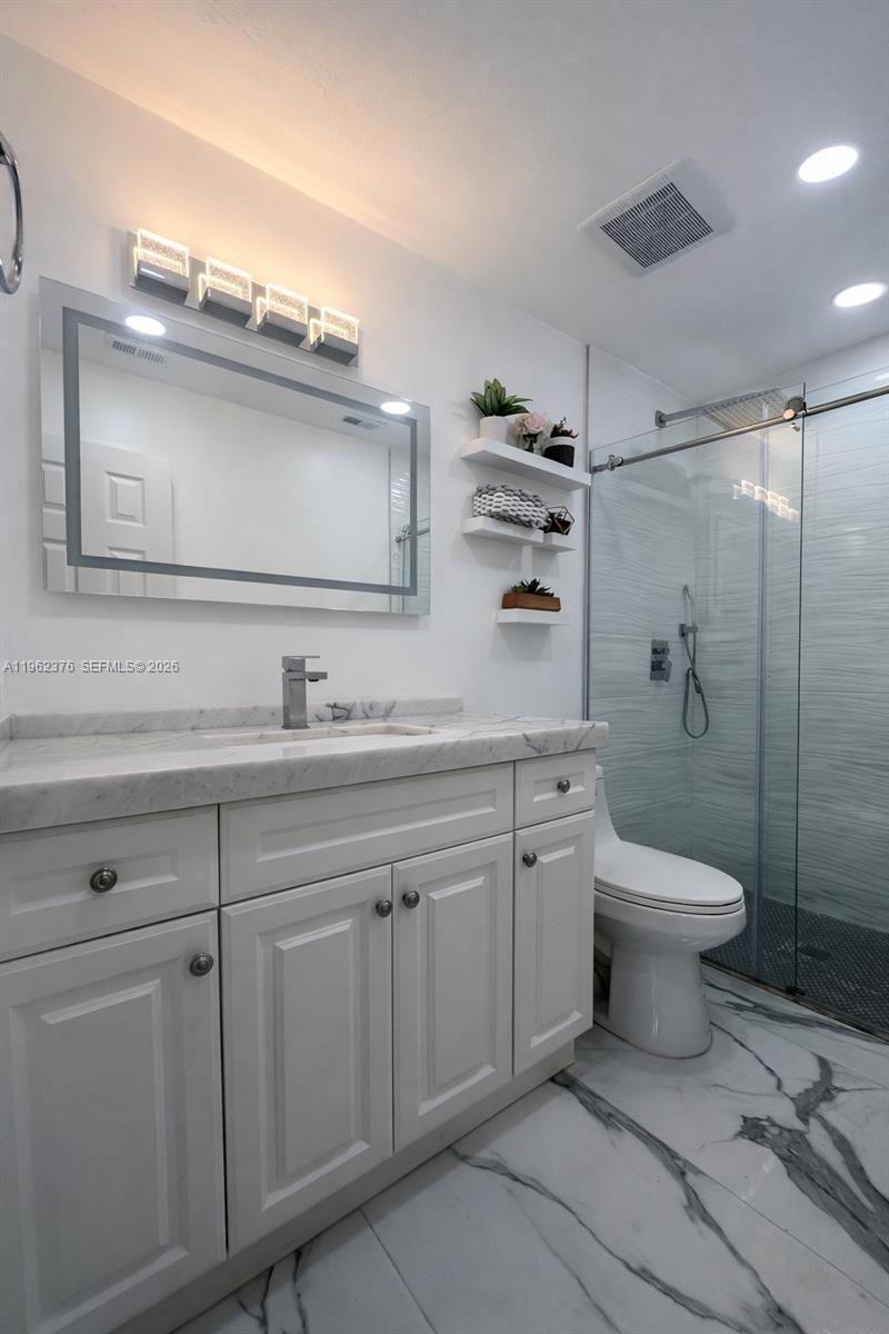 6012 NW 172nd Terr Cir, Hialeah, FL 33015 Photo