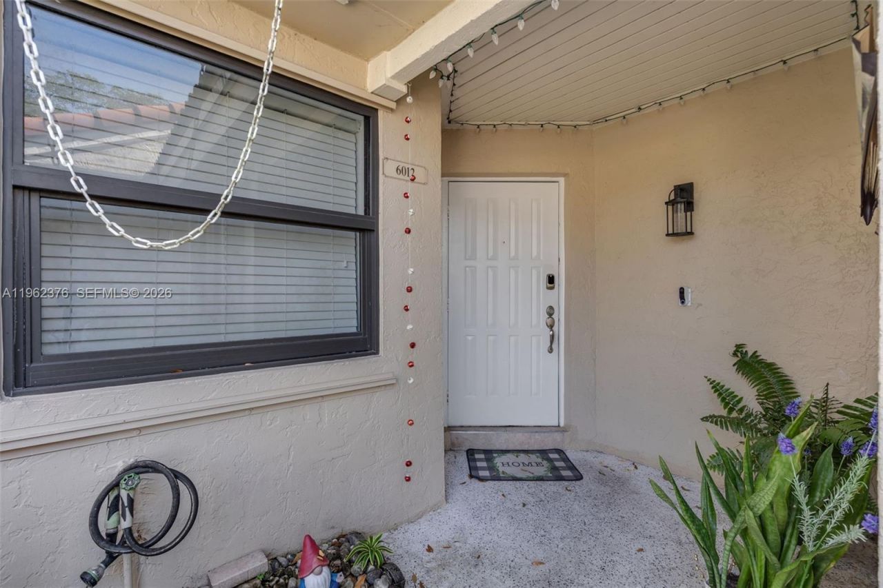 6012 NW 172nd Terr Cir, Hialeah, FL 33015 Photo