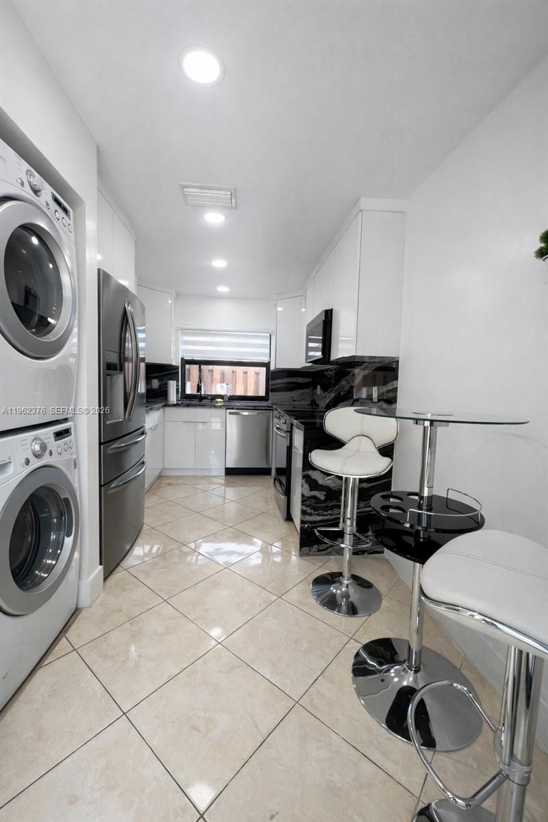 6012 NW 172nd Terr Cir, Hialeah, FL 33015 Photo