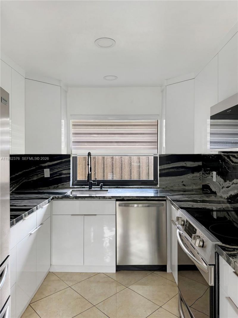 6012 NW 172nd Terr Cir, Hialeah, FL 33015 Photo