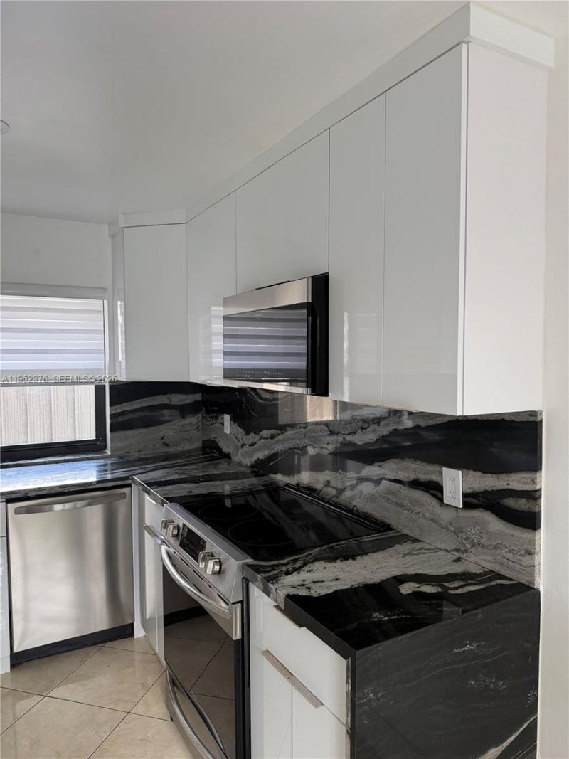 6012 NW 172nd Terr Cir, Hialeah, FL 33015 Photo