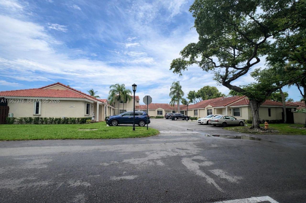 6012 NW 172nd Terr Cir, Hialeah, FL 33015 Photo