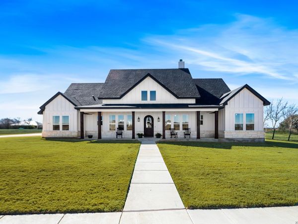 598 Virgil Way, Castroville, TX 78009