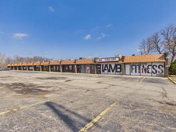 4067 E Court Street, Burton, MI 48509