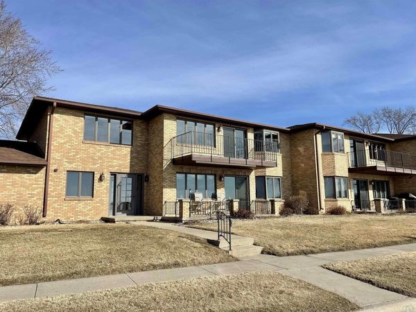901 E Lakeshore Dr, Unit #6, Storm Lake, IA 50588