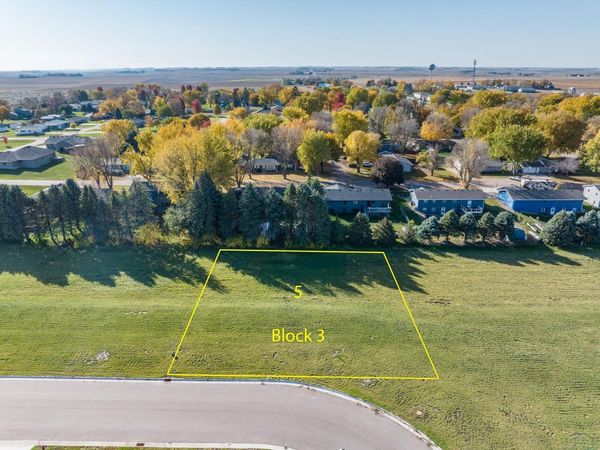 1400 Willard Ln, Larchwood, IA 51241