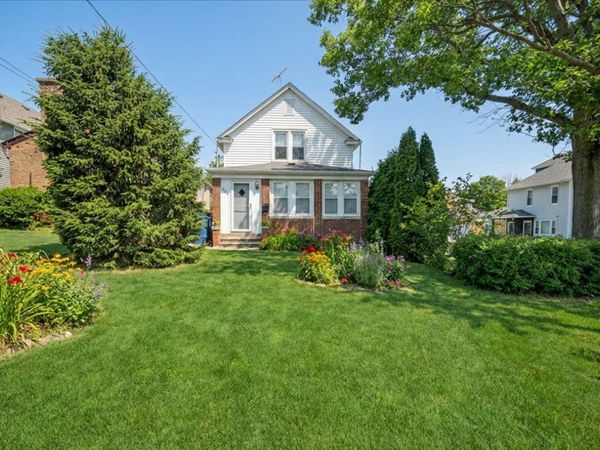 225 Burchell Avenue, Highwood, IL 60040