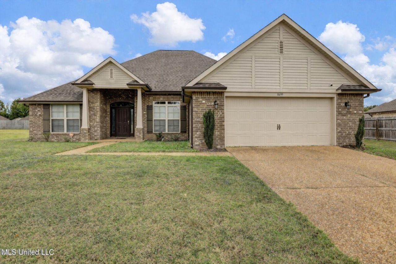 8699 N Courtly Circle, Olive Branch, MS 38654 Main Photo