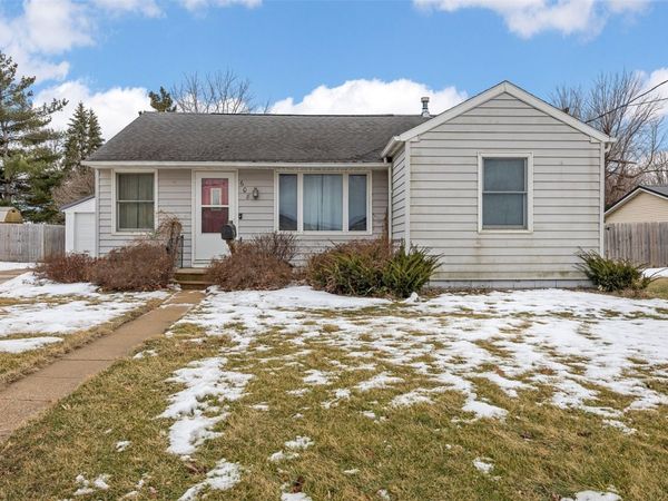608 W 13th Street, Vinton, IA 52349