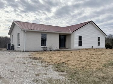 8585 KY 1032, Berry, KY 41003