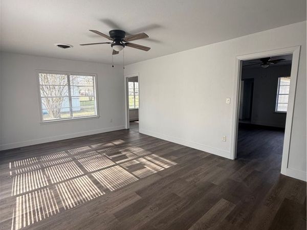 801 Hopkins St. , Yoakum, TX 77995