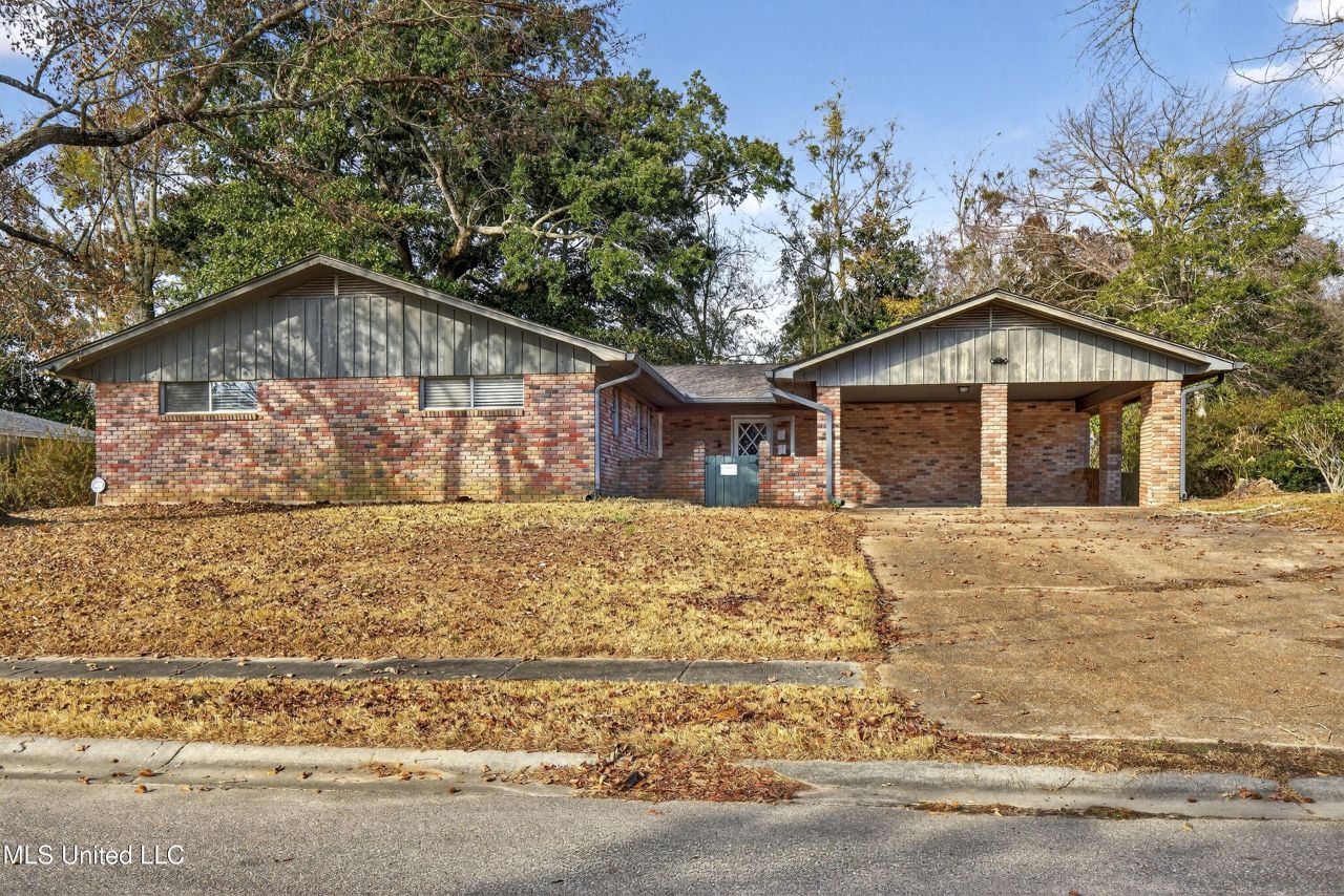 719 Holly Hills Drive, Biloxi, MS 39532 Main Photo