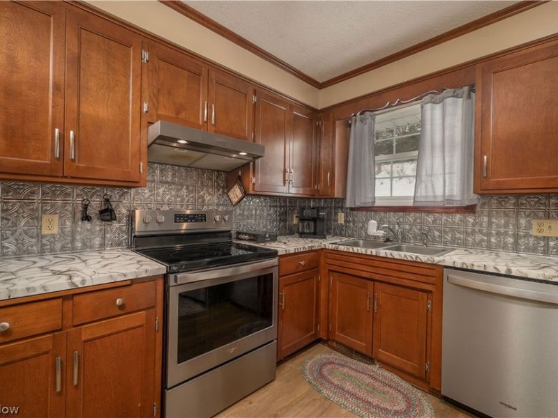 415 Springbrook Drive SW, New Philadelphia, OH 44663 Photo 2