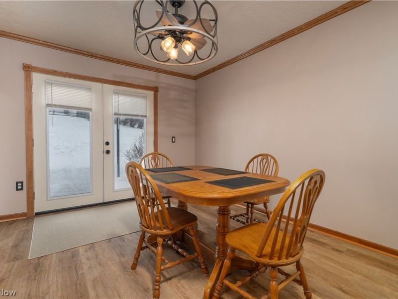 415 Springbrook Drive SW, New Philadelphia, OH 44663 Photo 3