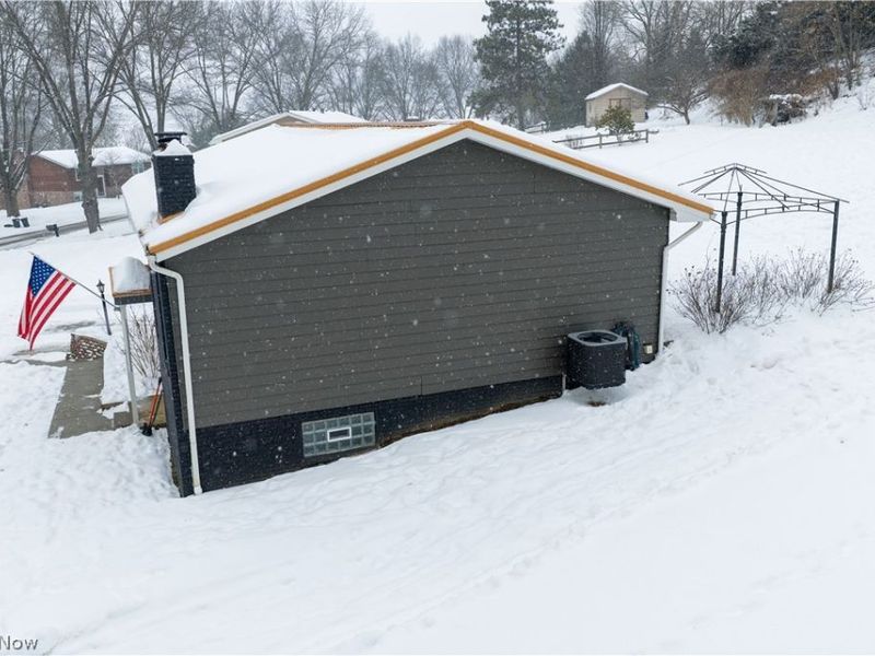 415 Springbrook Drive SW, New Philadelphia, OH 44663 Photo 9