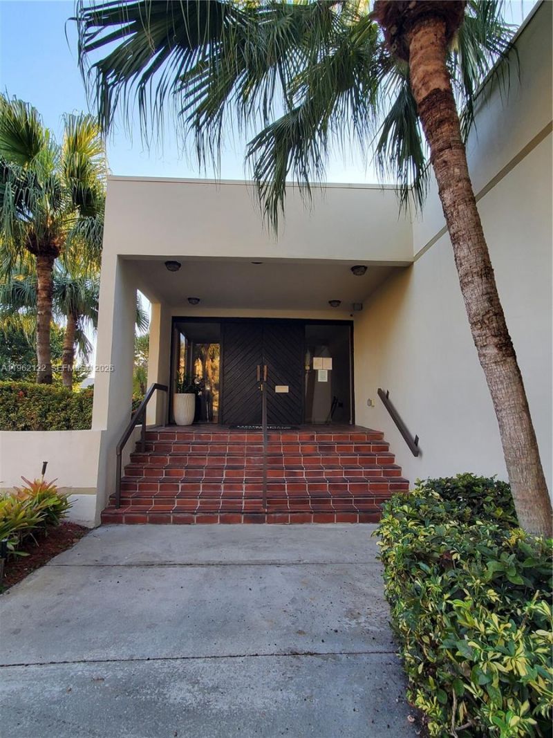 8075 SW 107th Ave, Unit 121, Miami, FL 33173 Photo