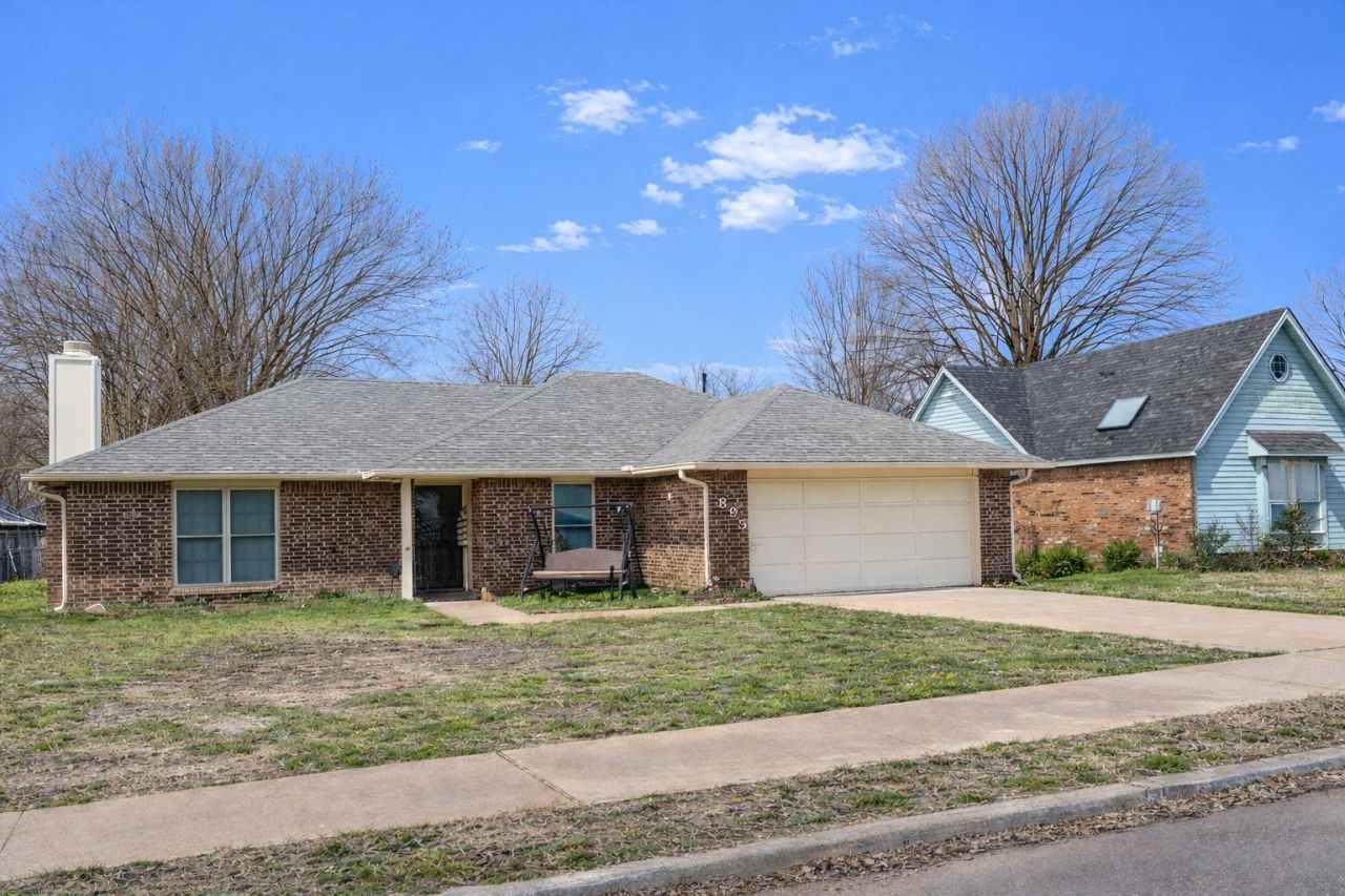 895 Autumn Woods Dr E, Southaven, MS 38671 Main Photo
