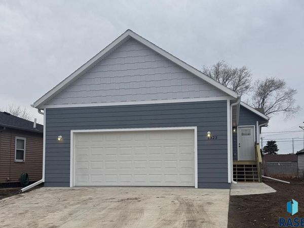 1323 N Spring Ave, Sioux Falls, SD 57104