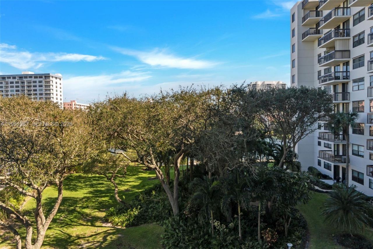 2900 NE 14th St Cswy , Unit 402, Pompano Beach, FL 33062 Photo