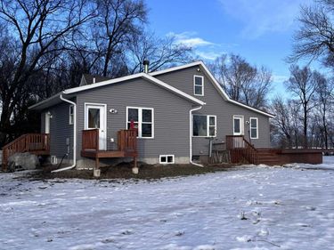 21510 430th Avenue, Morris, MN 56267