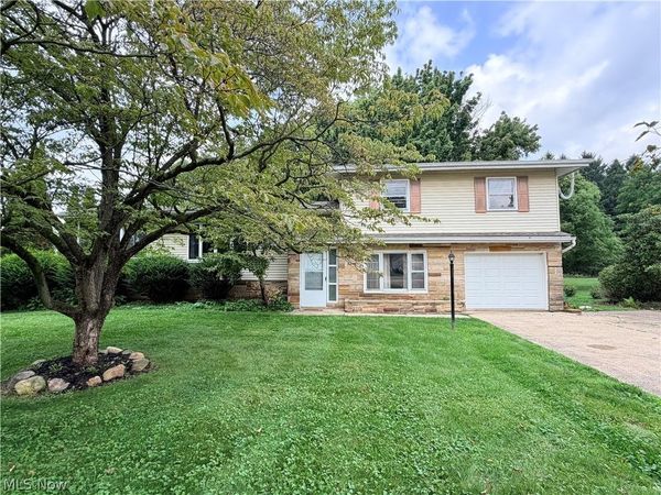 3475 Heckman Street NW, Uniontown, OH 44685