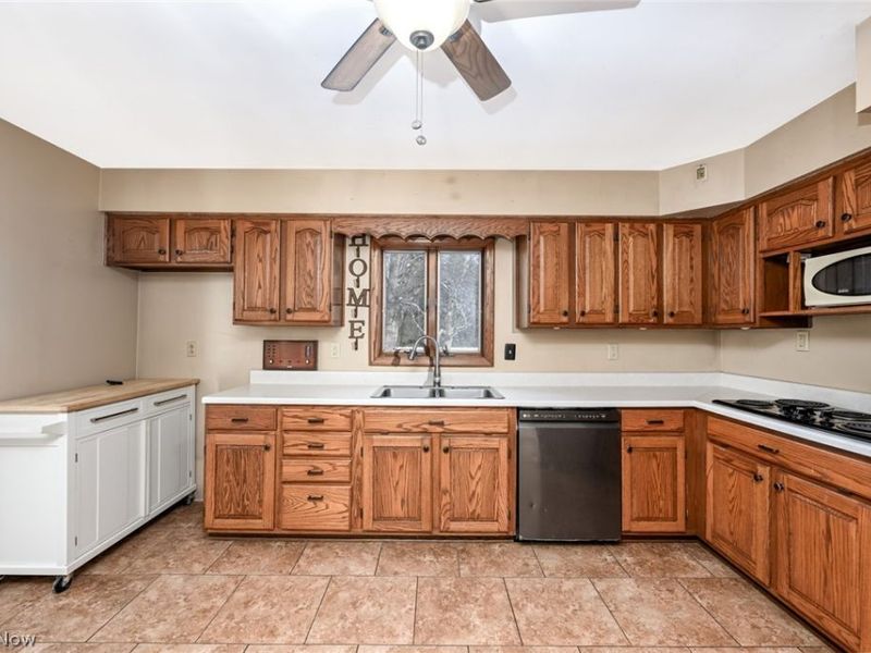 3475 Heckman Street NW, Uniontown, OH 44685 Photo 9