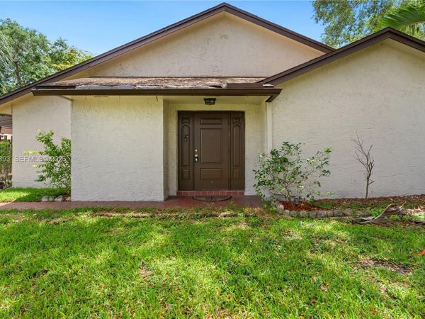 9850 NW 15th Ct, Unit 9850, Pembroke Pines, FL 33024