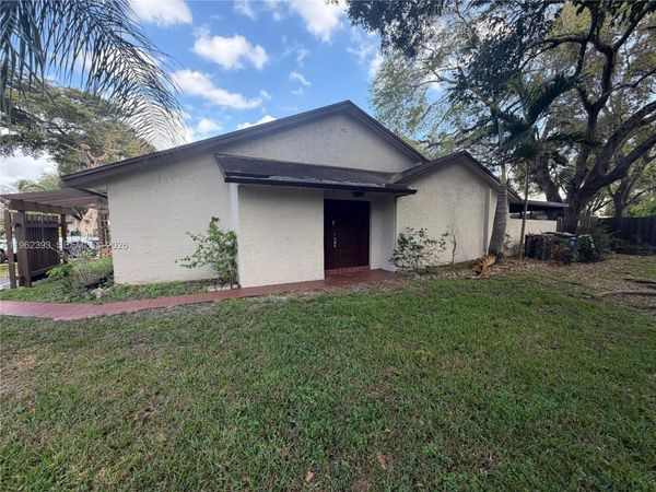 9850 NW 15th Ct, Unit 9850, Pembroke Pines, FL 33024