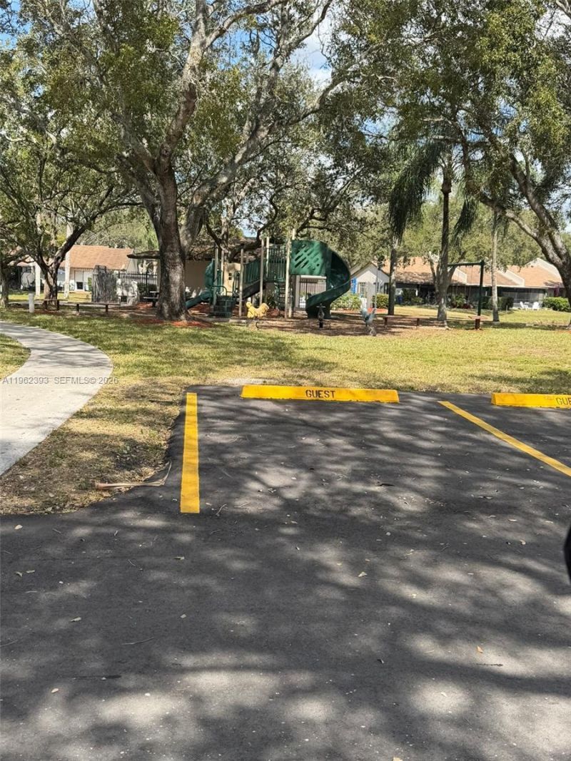 9850 NW 15th Ct, Unit 9850, Pembroke Pines, FL 33024 Photo