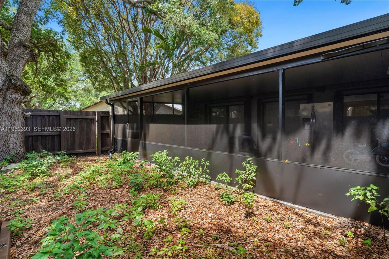 9850 NW 15th Ct, Unit 9850, Pembroke Pines, FL 33024 Photo