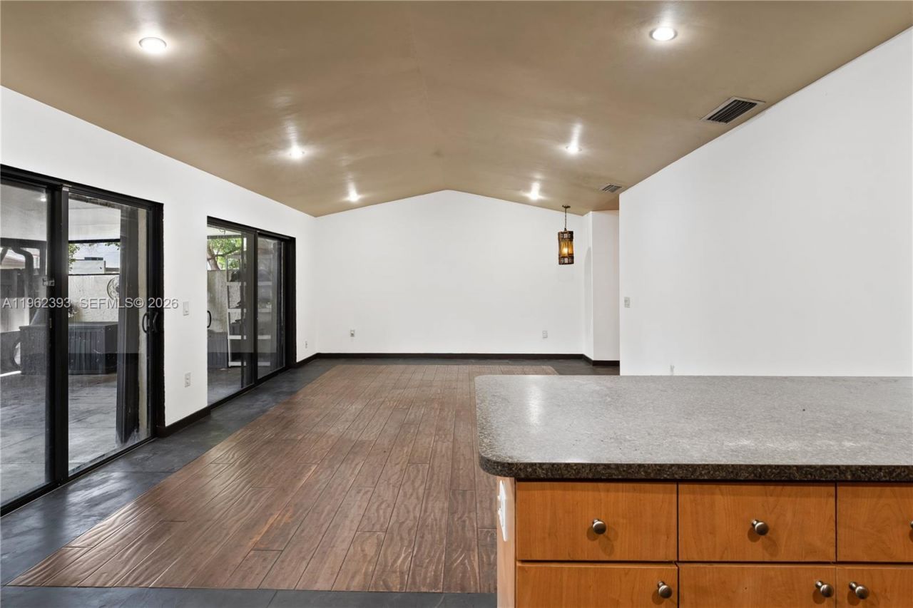 9850 NW 15th Ct, Unit 9850, Pembroke Pines, FL 33024 Photo