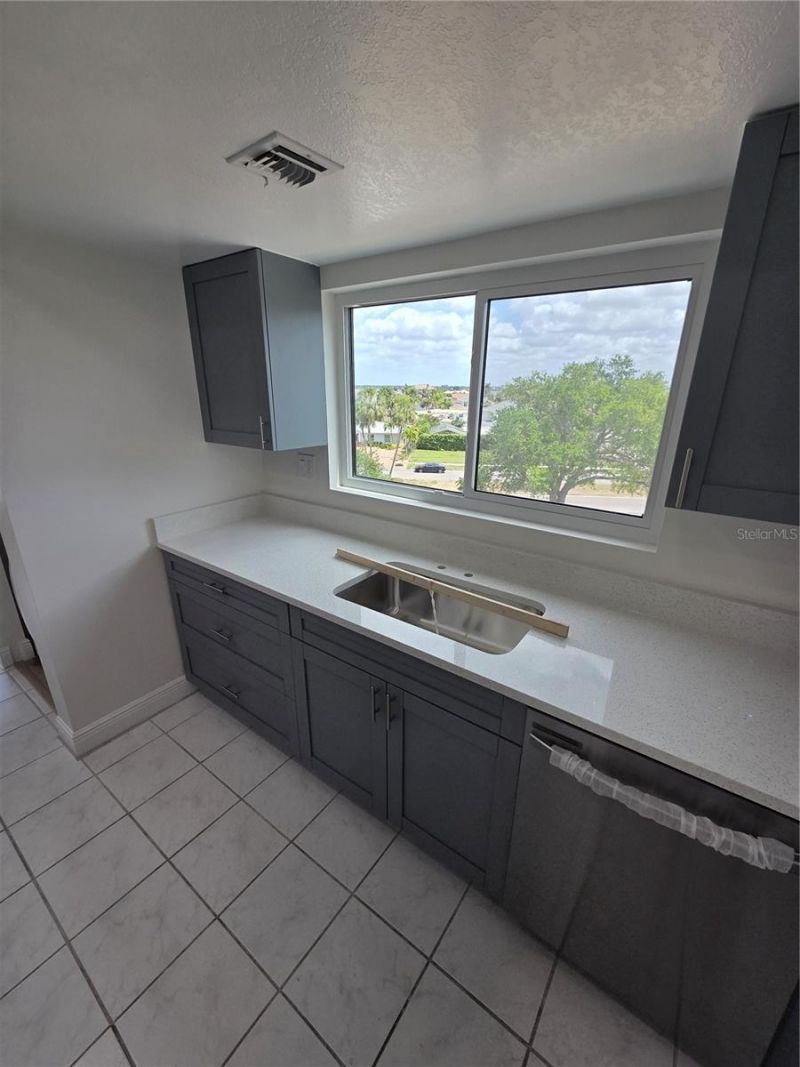 650 Island Way, Unit 408, Clearwater Beach, FL 33767 Photo
