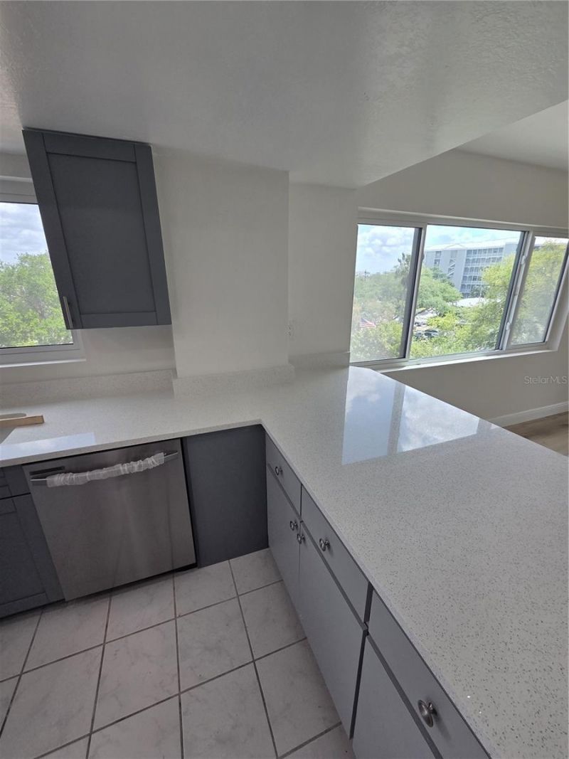 650 Island Way, Unit 408, Clearwater Beach, FL 33767 Photo