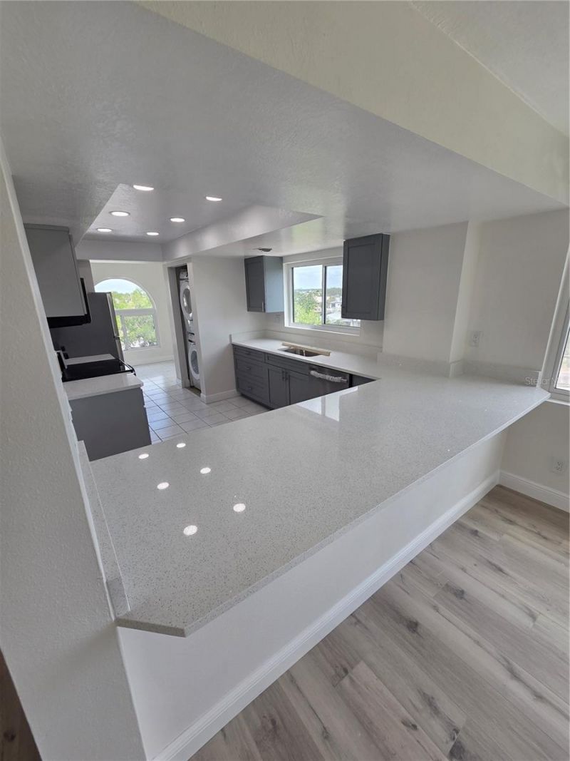 650 Island Way, Unit 408, Clearwater Beach, FL 33767 Photo