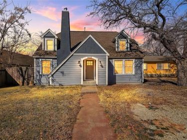 2115 Roanoke Avenue, Dallas, TX 75235