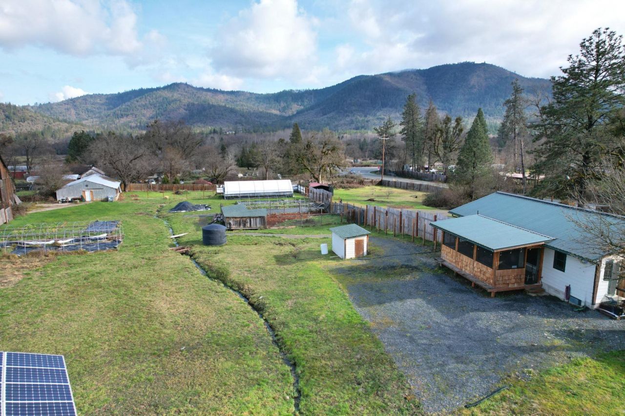 17275 Water Gap Road, Williams, OR 97544 Main Photo