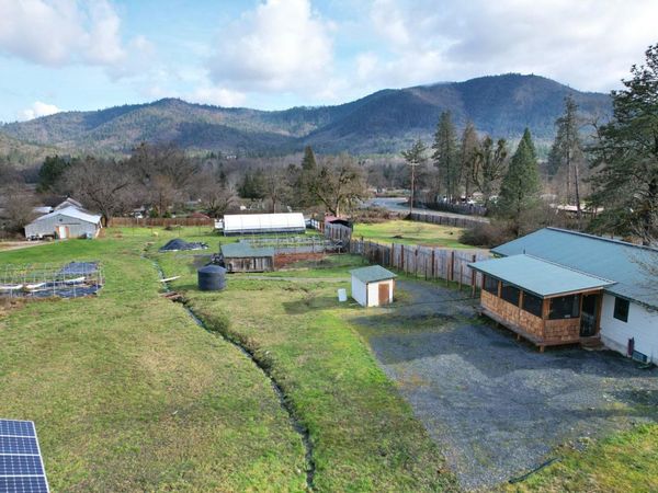 17275 Water Gap Road, Williams, OR 97544