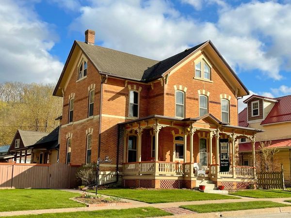 629 Main Street, McGregor, IA 52157