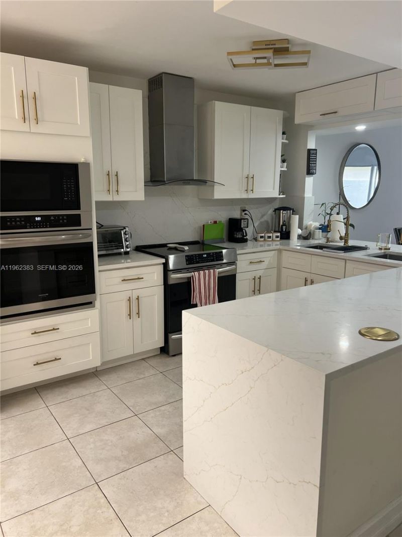 3535 Magellan Cir , Unit 524, Aventura, FL 33180 Photo