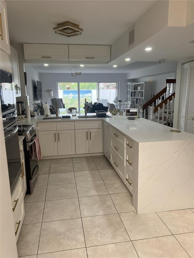 3535 Magellan Cir , Unit 524, Aventura, FL 33180 Photo