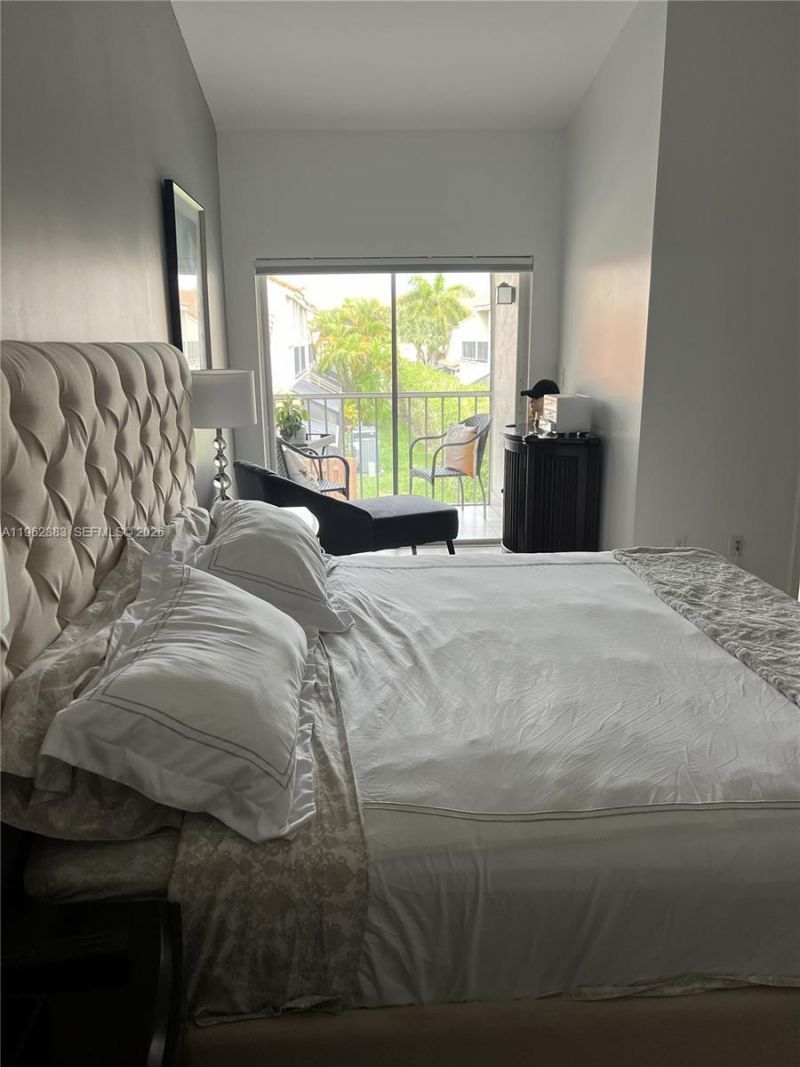 3535 Magellan Cir , Unit 524, Aventura, FL 33180 Photo