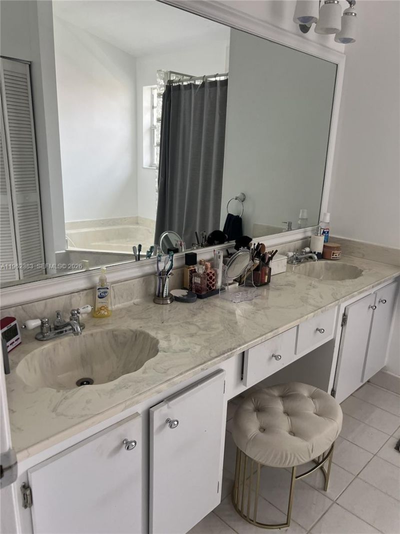 3535 Magellan Cir , Unit 524, Aventura, FL 33180 Photo