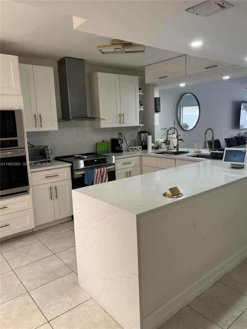 3535 Magellan Cir , Unit 524, Aventura, FL 33180 Photo