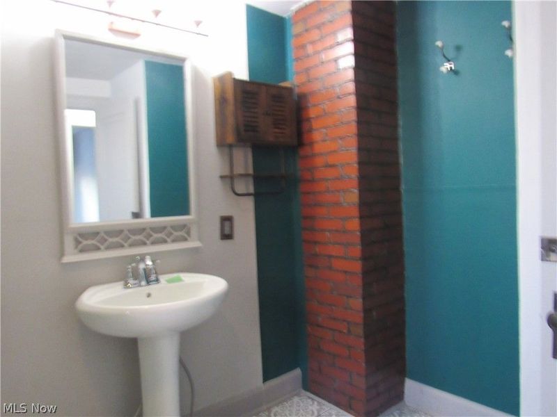 595 Flora Avenue, Akron, OH 44314 Photo 15