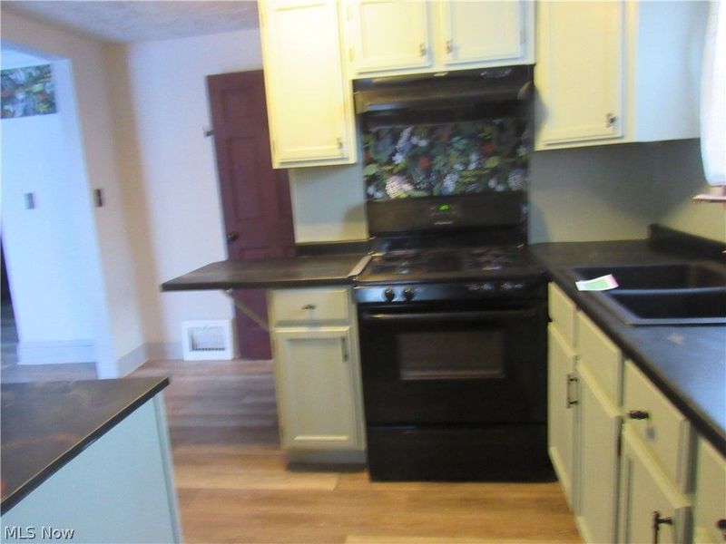 595 Flora Avenue, Akron, OH 44314 Photo 5