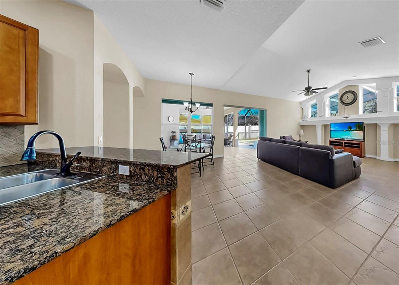 1105 Sweet Breeze Drive, Valrico, FL 33594 Photo