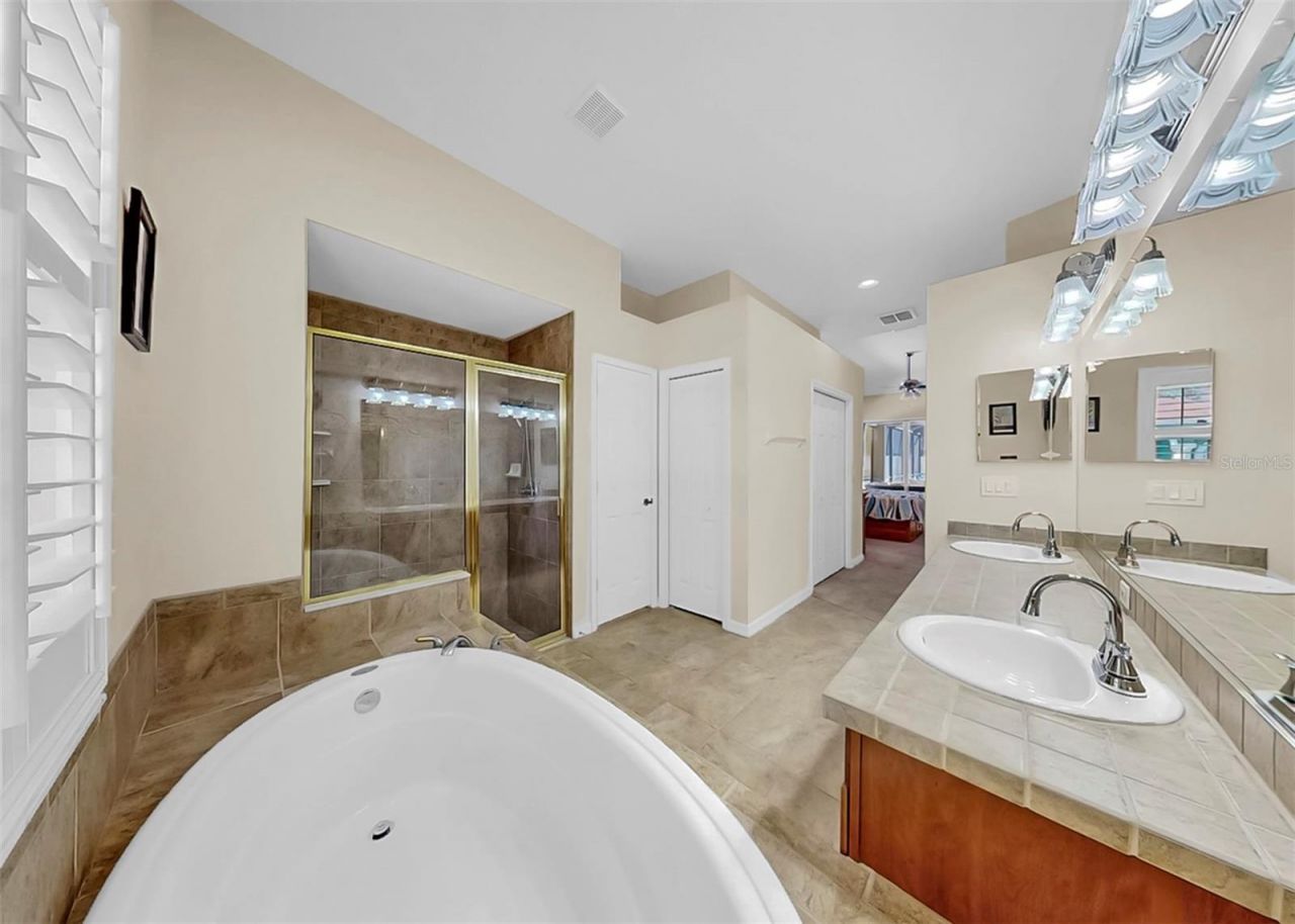 1105 Sweet Breeze Drive, Valrico, FL 33594 Photo