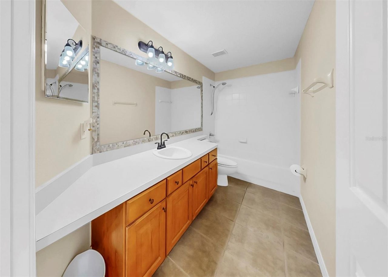 1105 Sweet Breeze Drive, Valrico, FL 33594 Photo