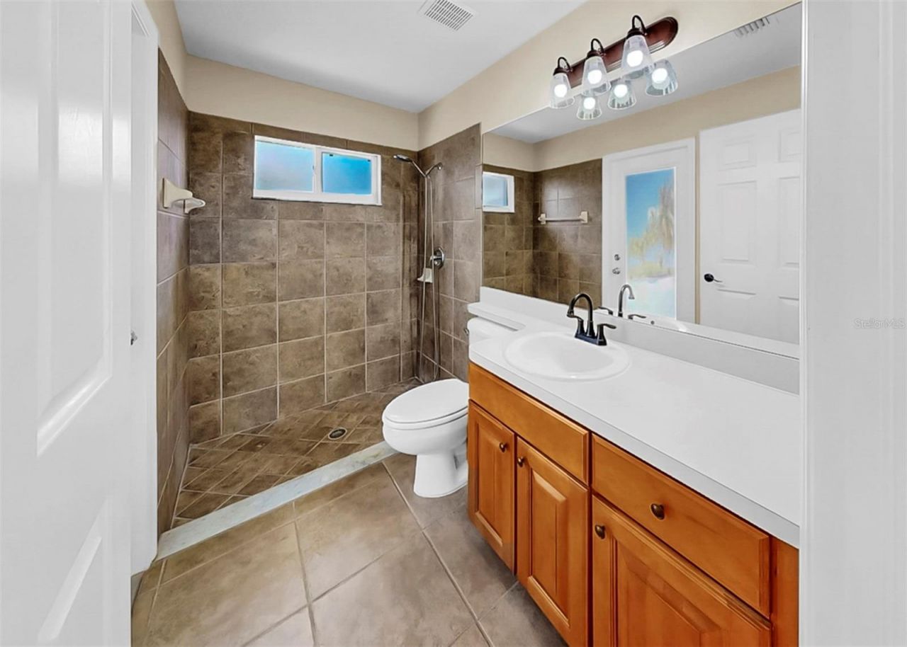 1105 Sweet Breeze Drive, Valrico, FL 33594 Photo